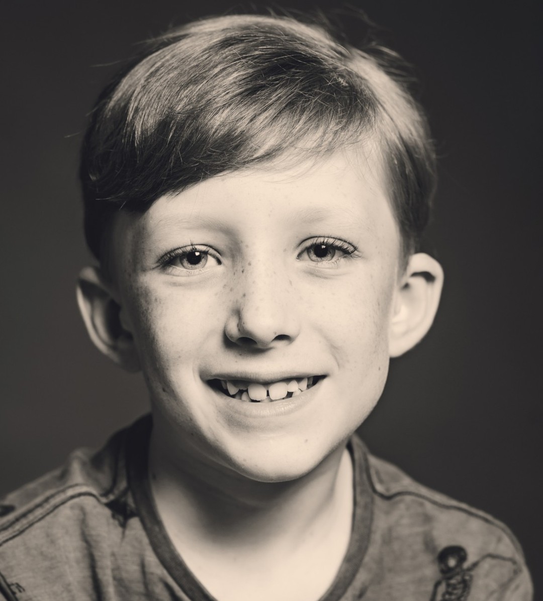 We have a few more family portrait sessions still available! Only $59 for the session! If you are interested, please enquire today.
#twodaysonly #lastday #familyportraits #photopiastudio #portraits #photographystudio #photography #photographer #localphotographer #localbusiness #blackandwhite #gladstone #gladstoneregion #centralqueensland #indoors #studiosession